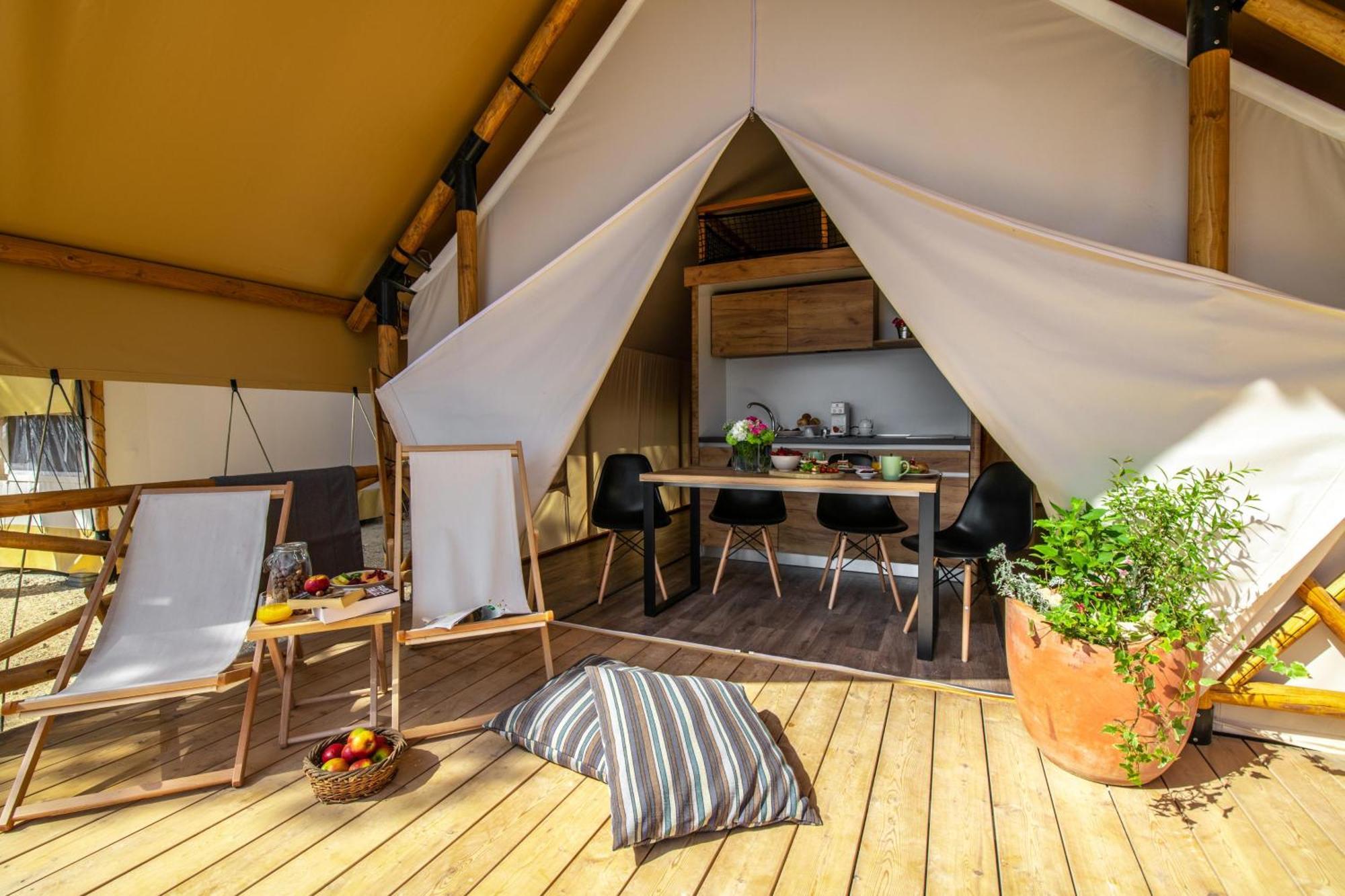 Arena One 99 Glamping Pomer Exterior foto