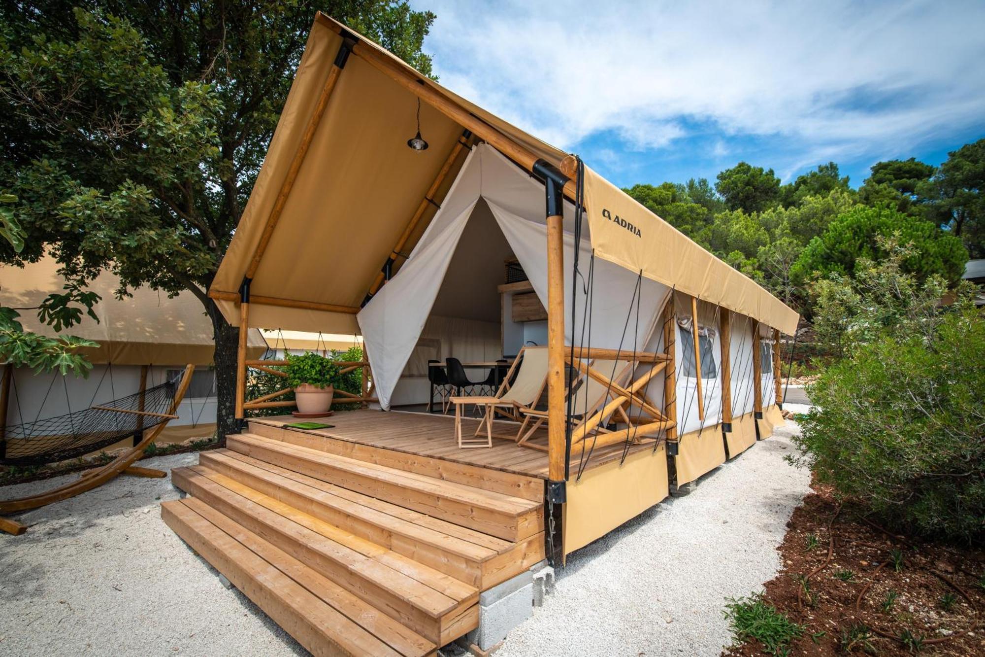 Arena One 99 Glamping Pomer Exterior foto