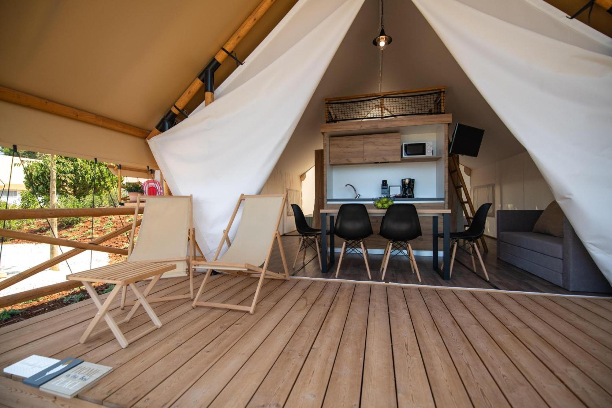 Arena One 99 Glamping Pomer Exterior foto