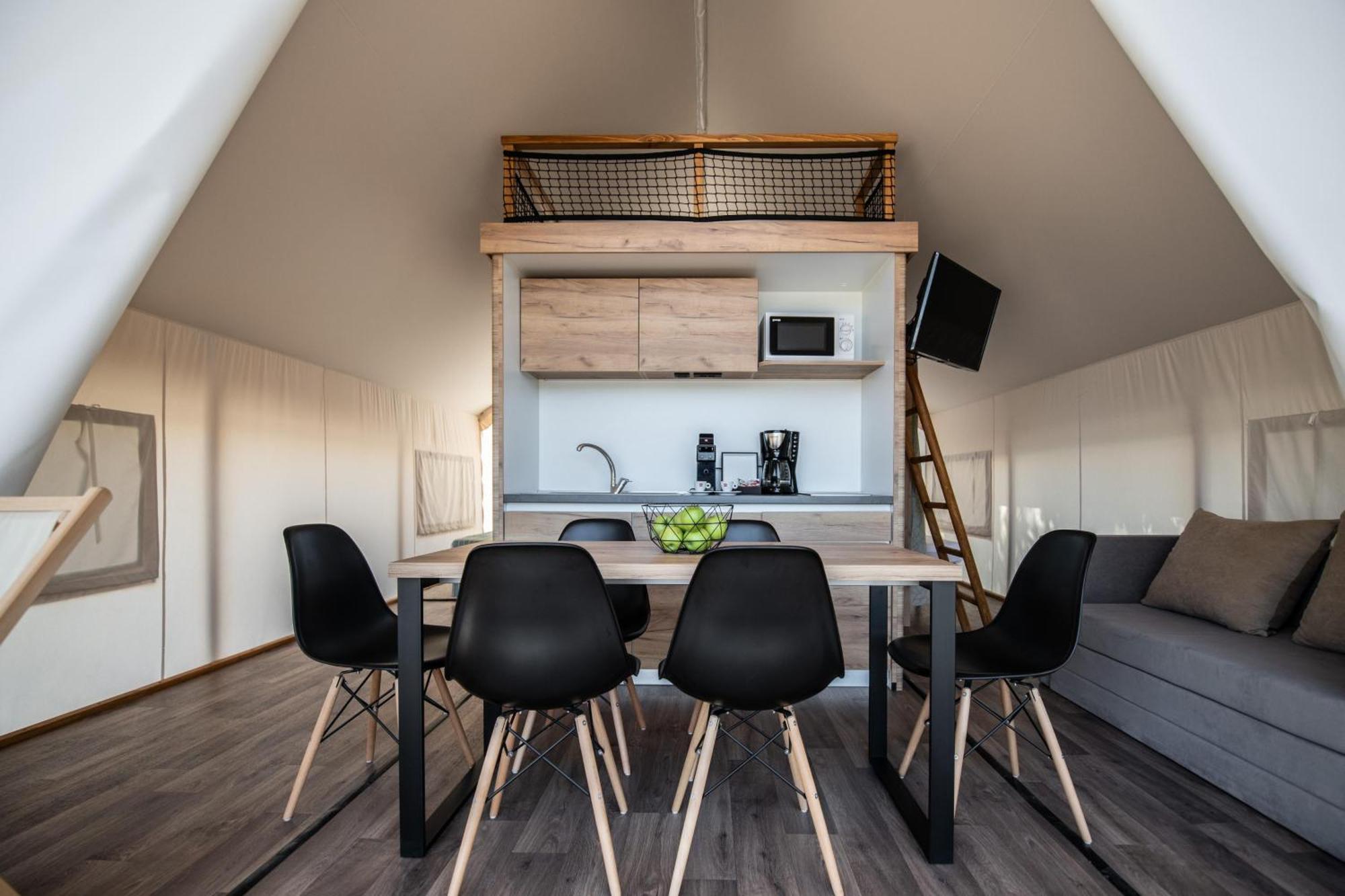 Arena One 99 Glamping Pomer Exterior foto