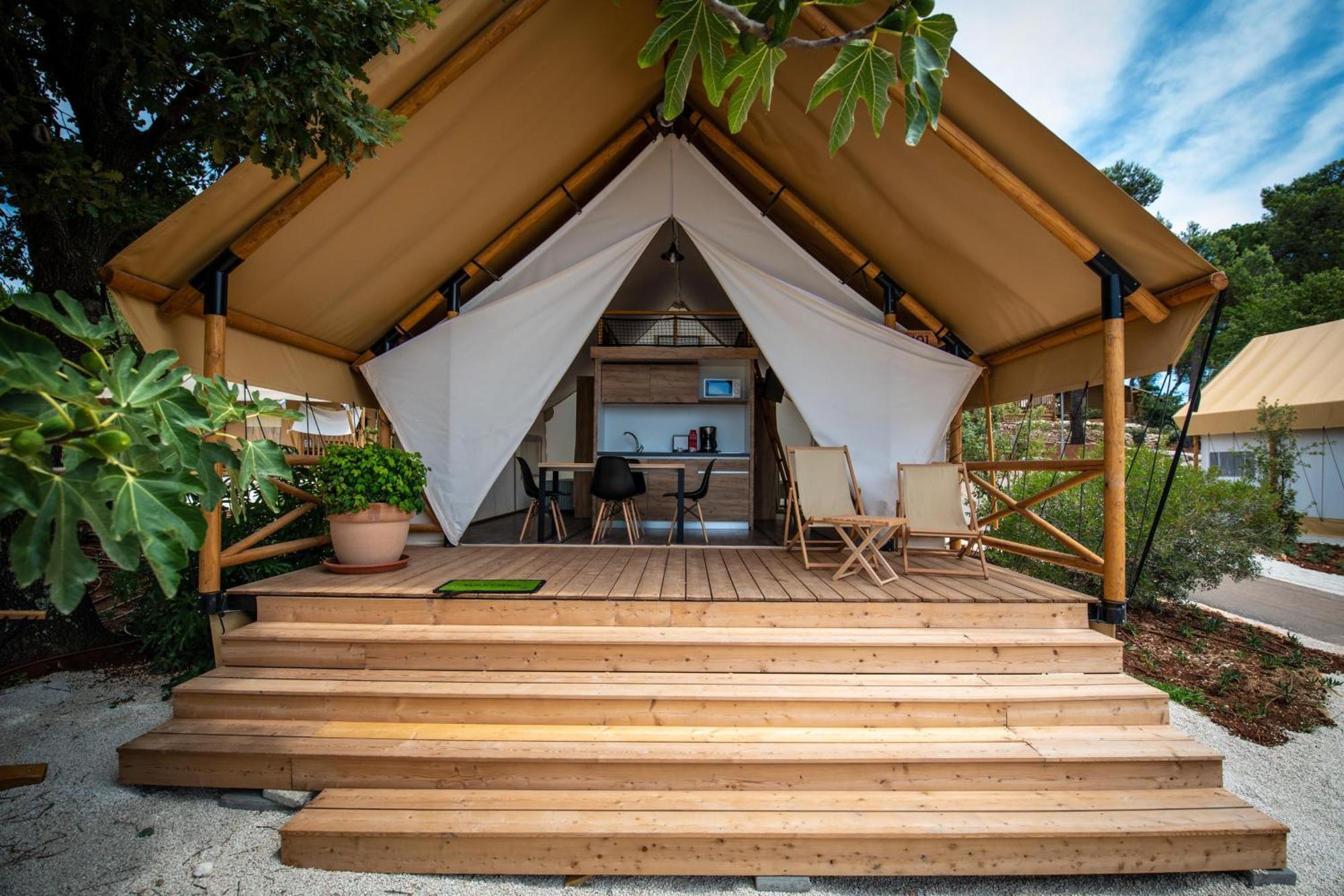 Arena One 99 Glamping Pomer Exterior foto