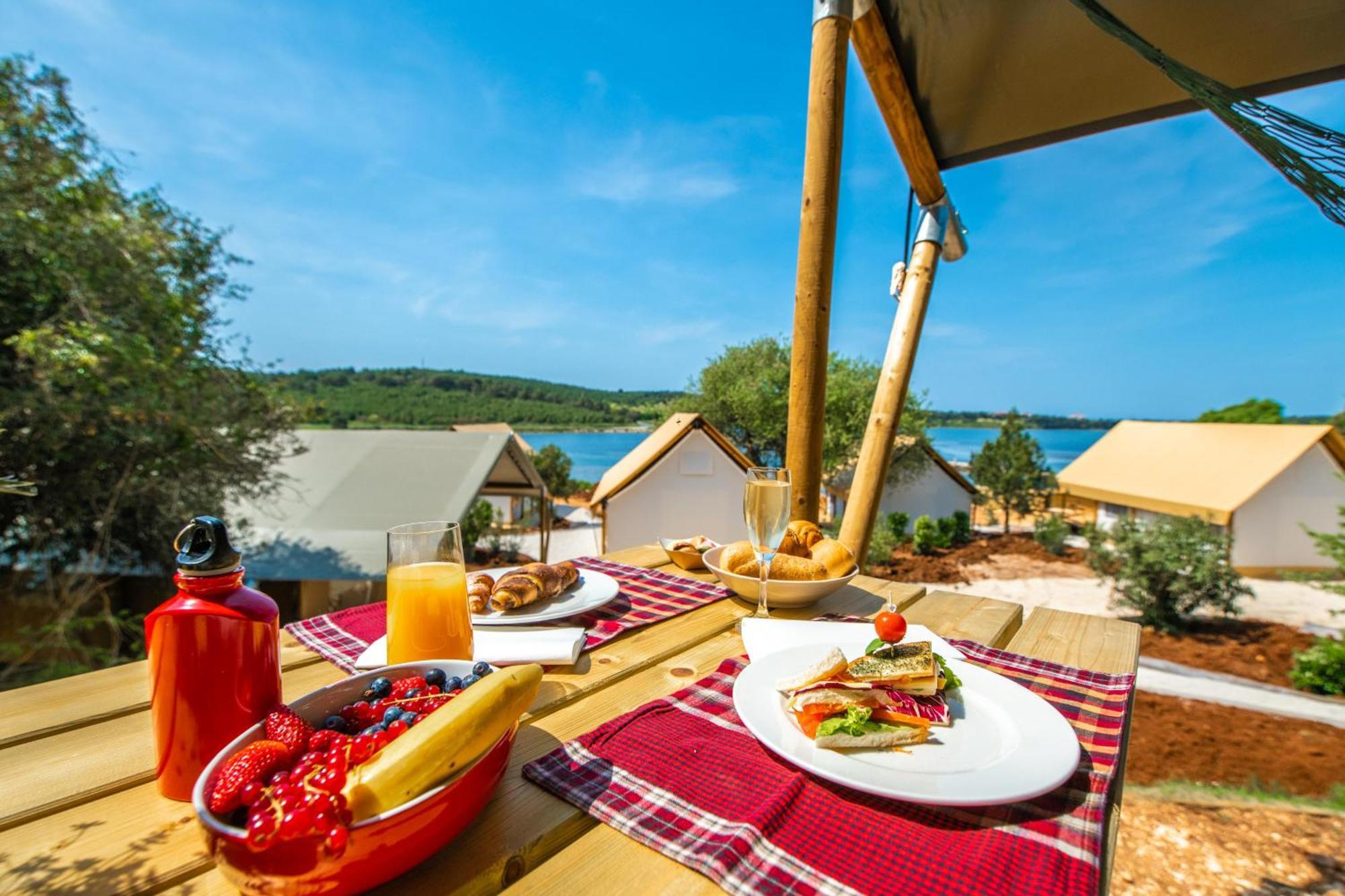 Arena One 99 Glamping Pomer Exterior foto