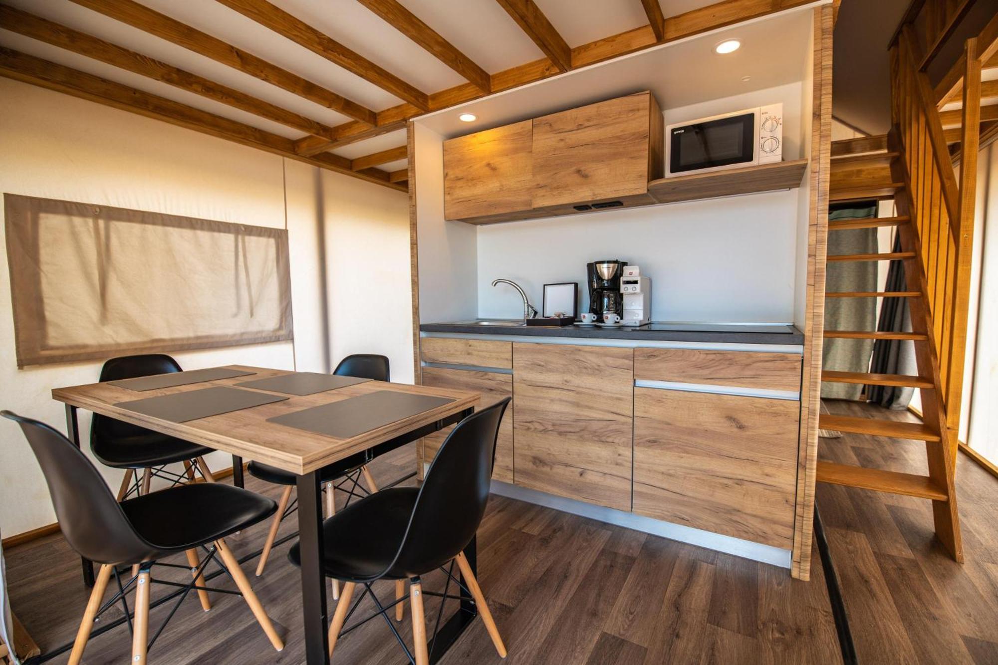 Arena One 99 Glamping Pomer Exterior foto
