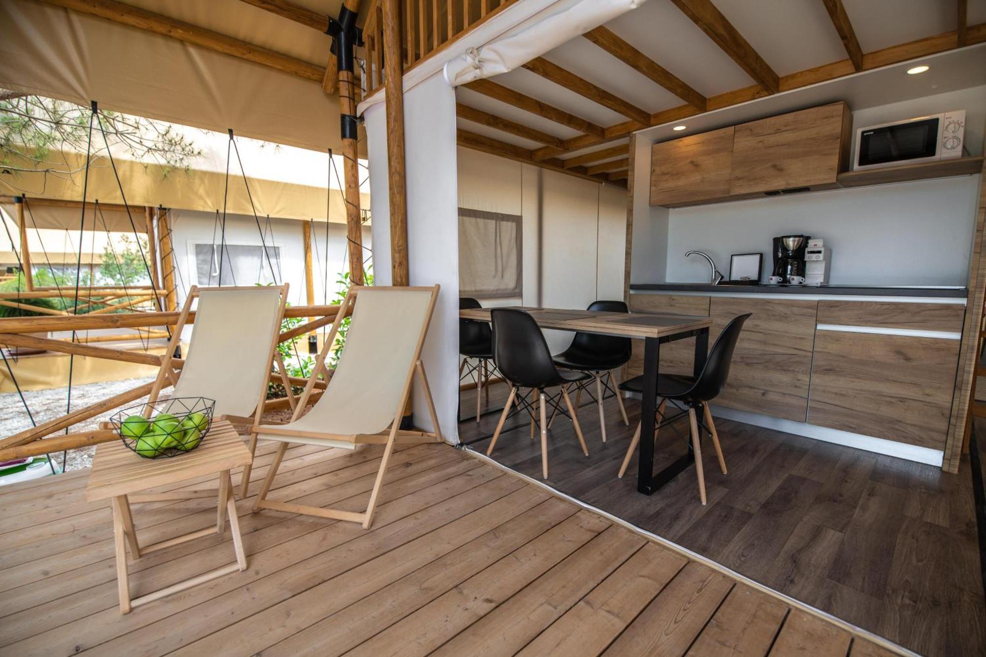 Arena One 99 Glamping Pomer Exterior foto